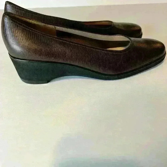 Salvatore Ferragamo Wedge Leather Shoe. - Picture 4 of 6